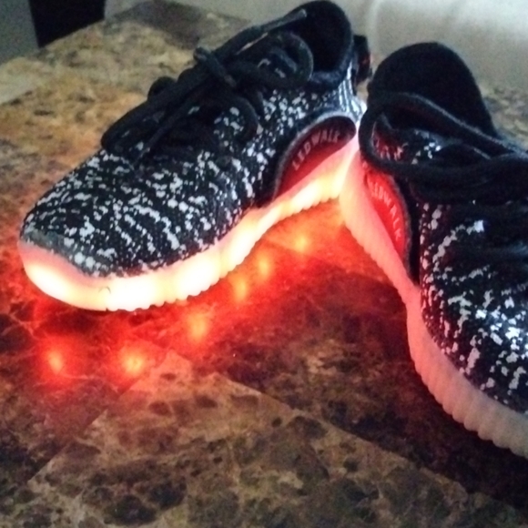 LEDWALK Light up kids sneakers - Picture 3 of 5